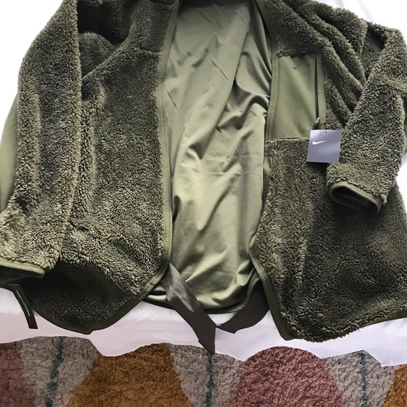 Nike women’s jacket - Picture 3 of 4